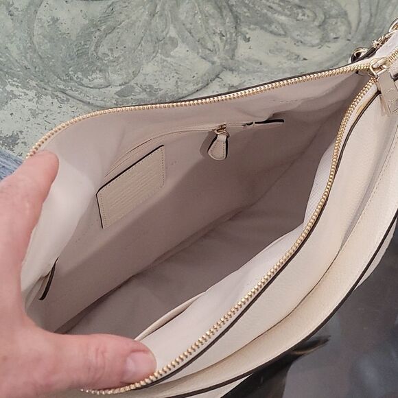 COACH Turnlock White Pebbled Leather Hobo Bag New - Picture 10 of 13